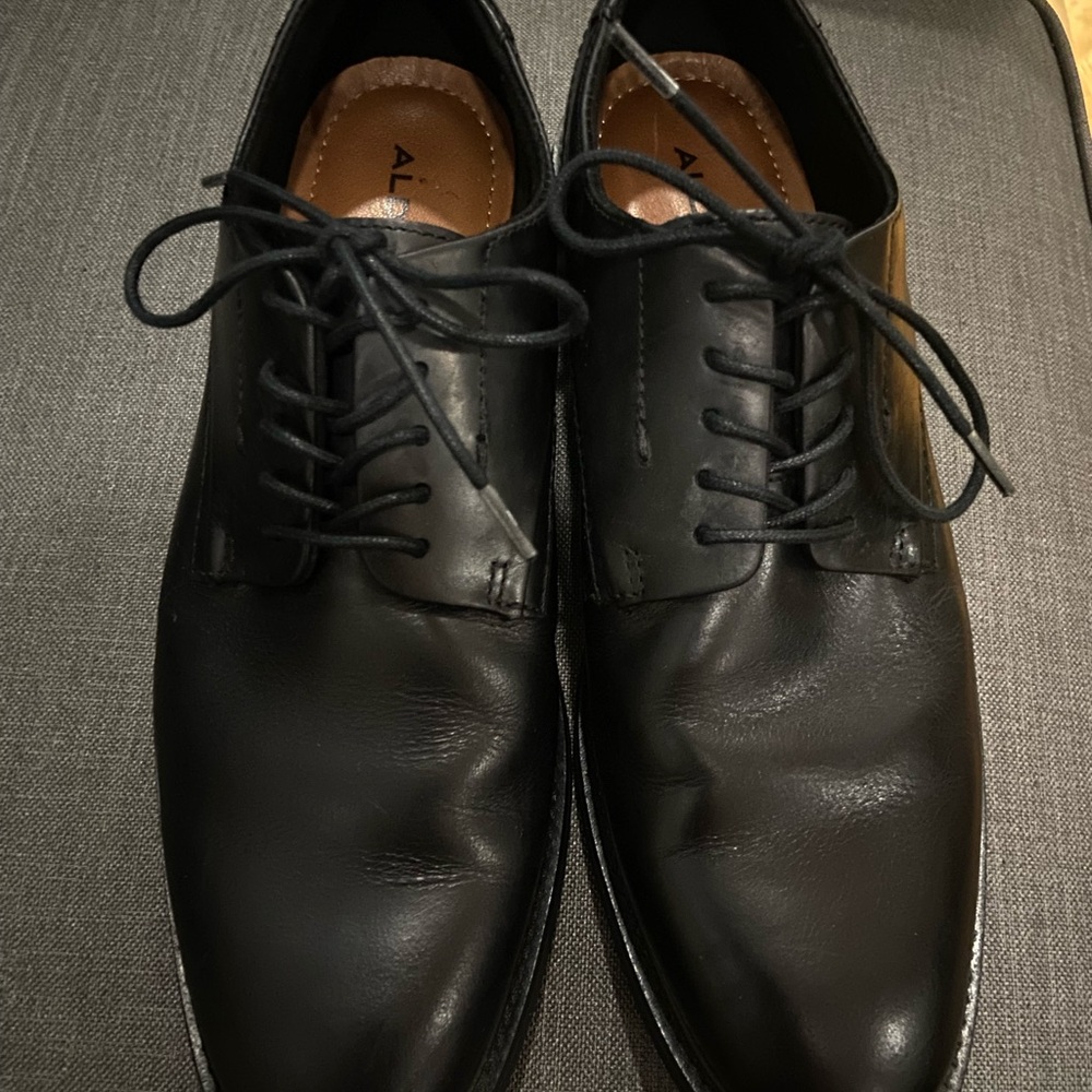 Men’s oxford dress shoes in black. Aldo brand